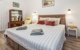 Superb Location Apartment